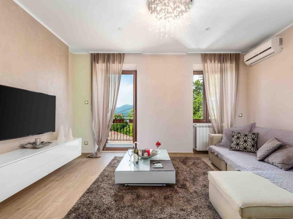 Srok Apartments With Pool Kastav Quarto foto